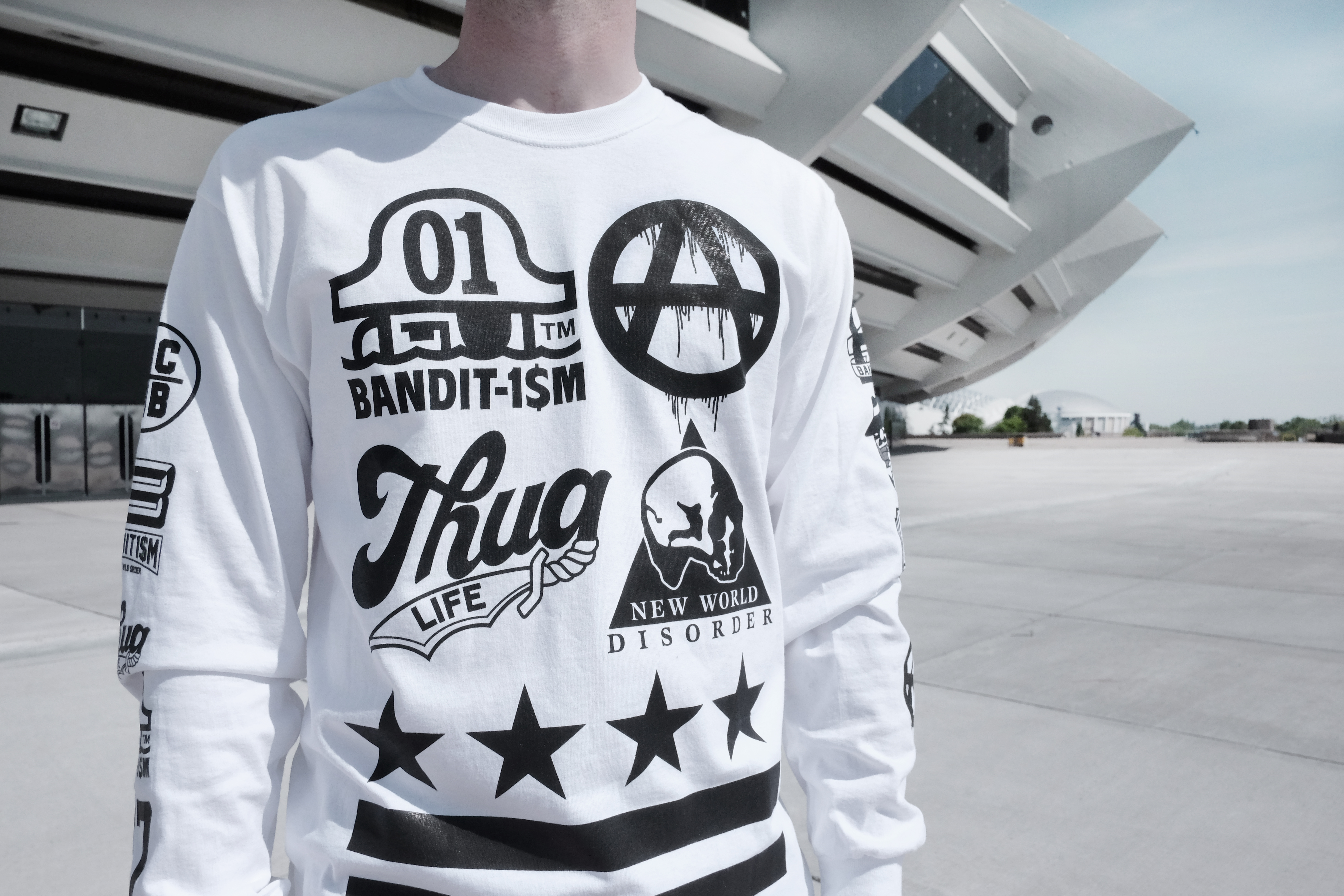 BANDIT-1$M longsleeve porté extérieur